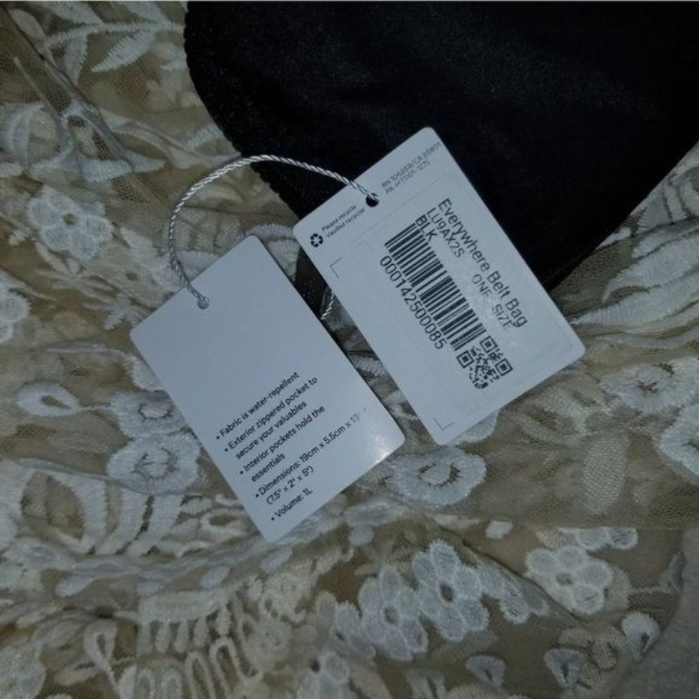 Lululemon Everywhere Belt Bag 1L Original Strap Black Nwt - Picture 12 of 14